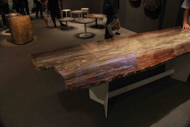 Table en bois pétrifié / petrified table crytal wood