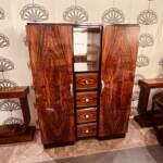 Armoire art déco en noyer
