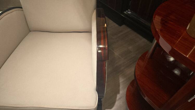 Salon Art Déco Club en ébène de Macassar – Ensemble canapé et fauteuils restaurés en velours beige – Image 9